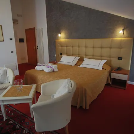 מלון Roma 3*